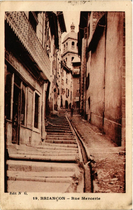Carte postale ancienne Briancon - Rue Merciere à Briançon