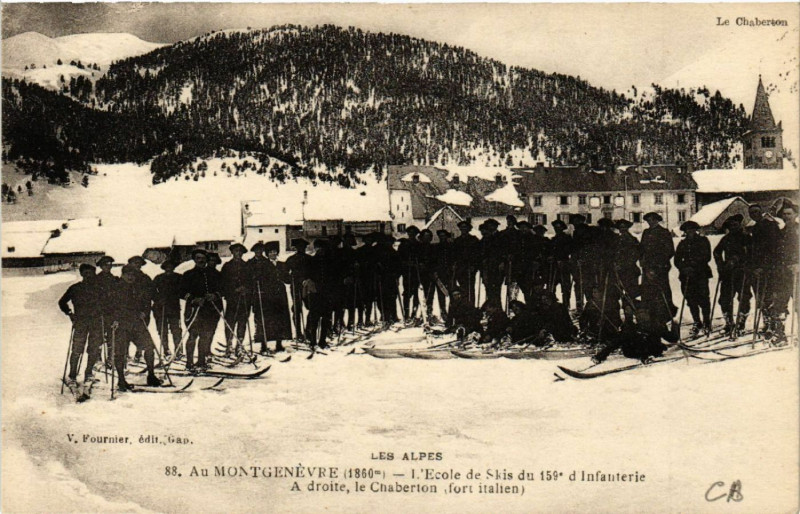 Carte postale ancienne Au Montgenevre - L'Ecole de Skis à Montgenèvre