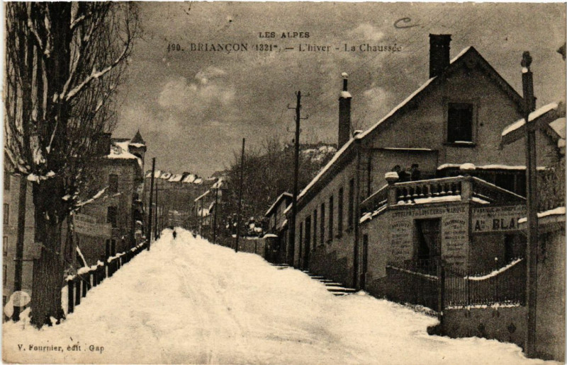 Carte postale ancienne Briancon - L'Hiver - La Chaussee à Briançon