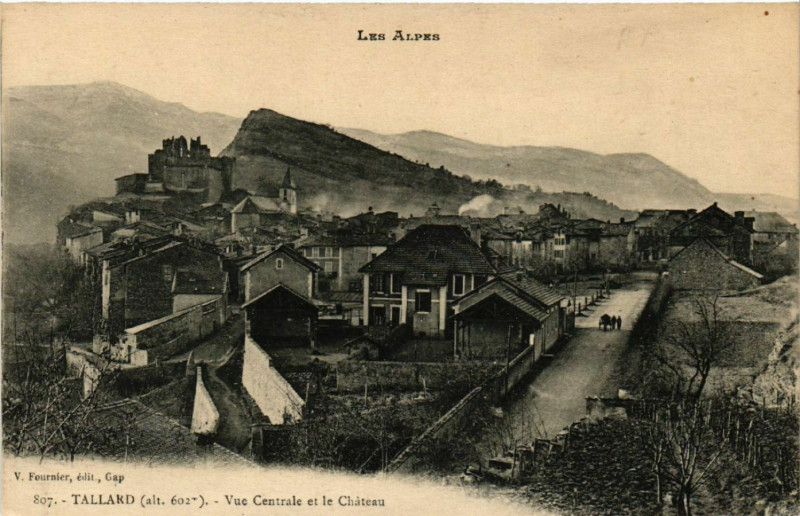 Carte postale ancienne Tallard - Vue générale et le Chateau à Tallard