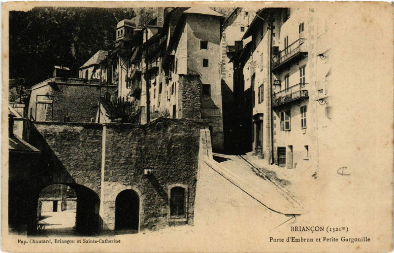 Carte postale ancienne Briancon - Porte d'Embrun et Petite Gargouille à Briançon