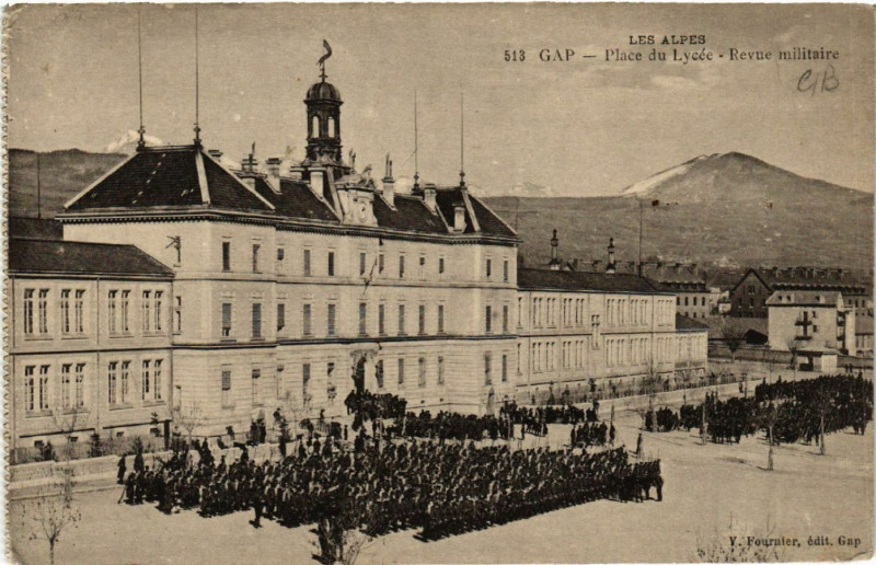 Carte postale ancienne Gap - Place du Lycee à Gap