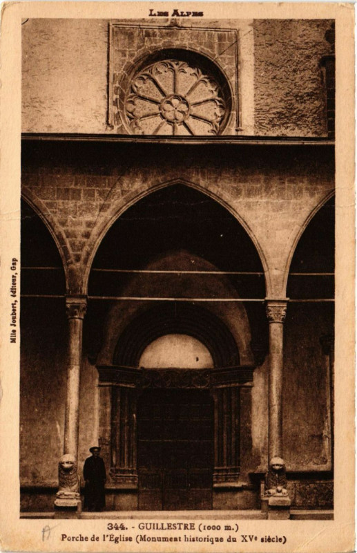Carte postale ancienne Guillestre - Porche de l'Eglise à Guillestre