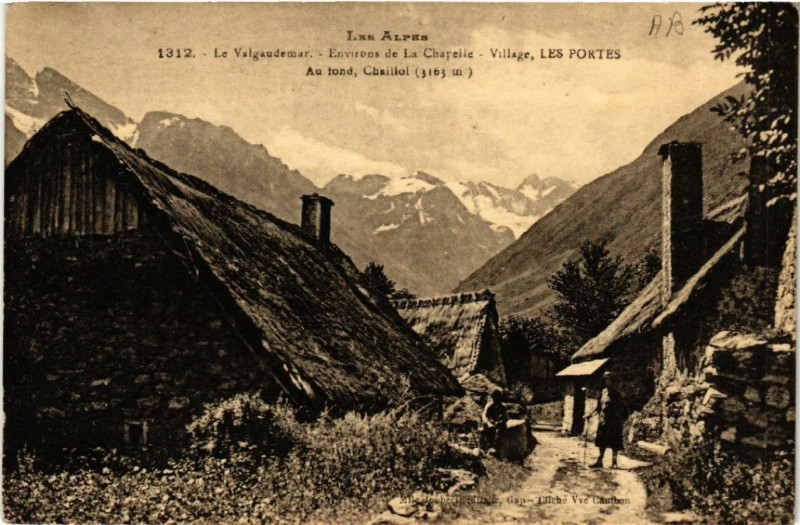 Carte postale ancienne Le Valgaudemar - Environs de la Chapelle - Village