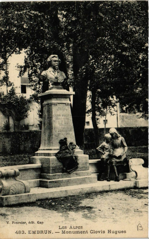Carte postale ancienne Embrun - Monument Glovis Hugues à Embrun