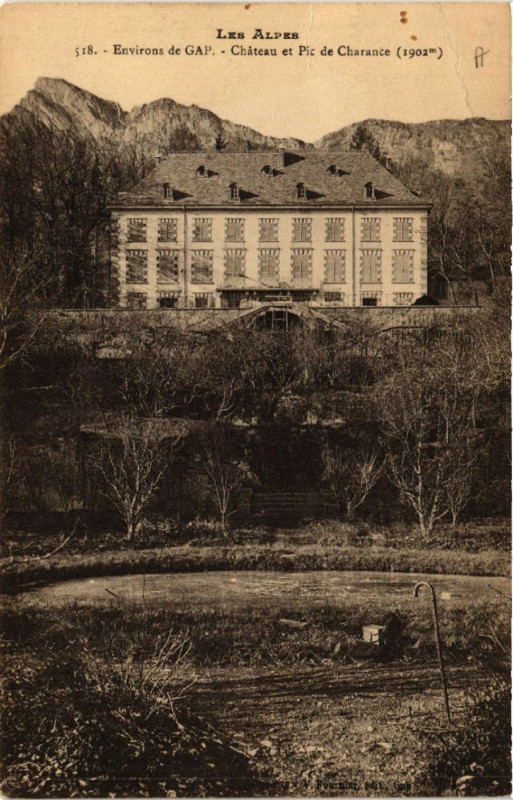 Carte postale ancienne Environs de Gap - Chateau et Pic de Charance à Gap