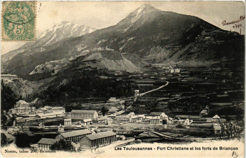 Carte postale ancienne Les Toulosannes - Fort Christiane et les forts de Briancon à Briançon