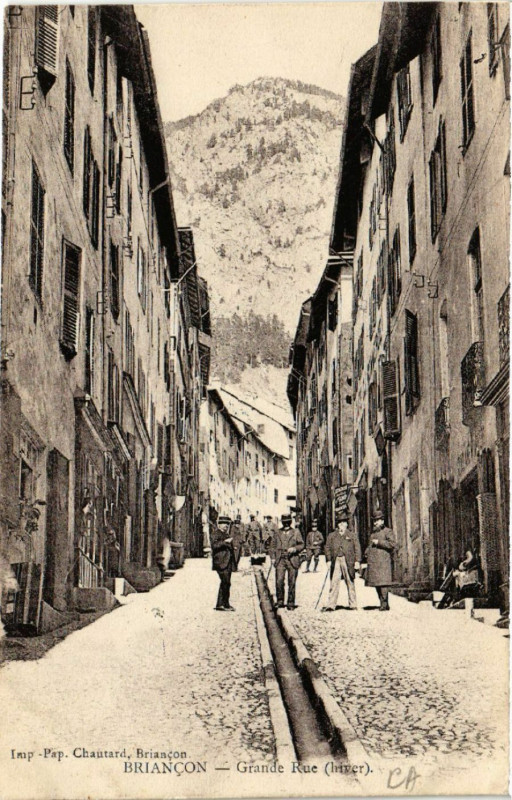 Carte postale ancienne Briancon - Grande Rue à Briançon