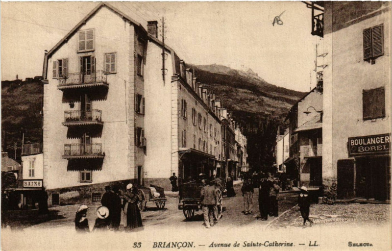 Carte postale ancienne Briancon - Avenue de Sainte-Catherine à Briançon