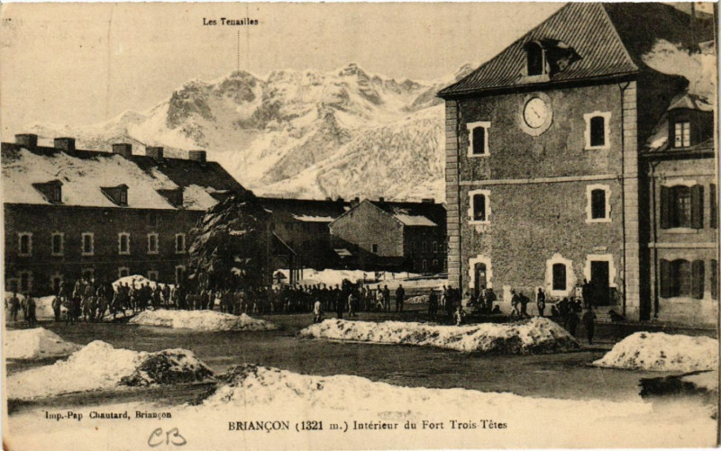 Carte postale ancienne Briancon - Interieur du Fort Trois-Tetes à Briançon