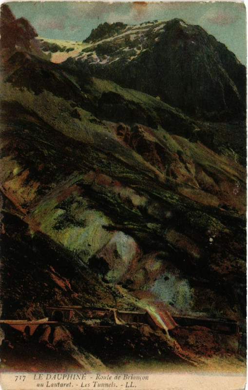 Carte postale ancienne Le Dauphine - Route de Briancon au Lautaret à Briançon