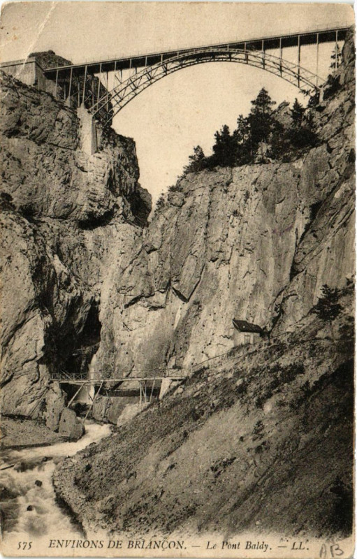 Carte postale ancienne Environs de Briancon - Le Pont Baldy à Briançon