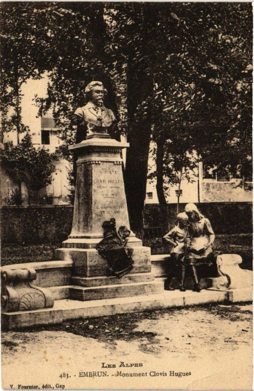 Carte postale ancienne Embrun - Monument Clovis Hugues à Embrun