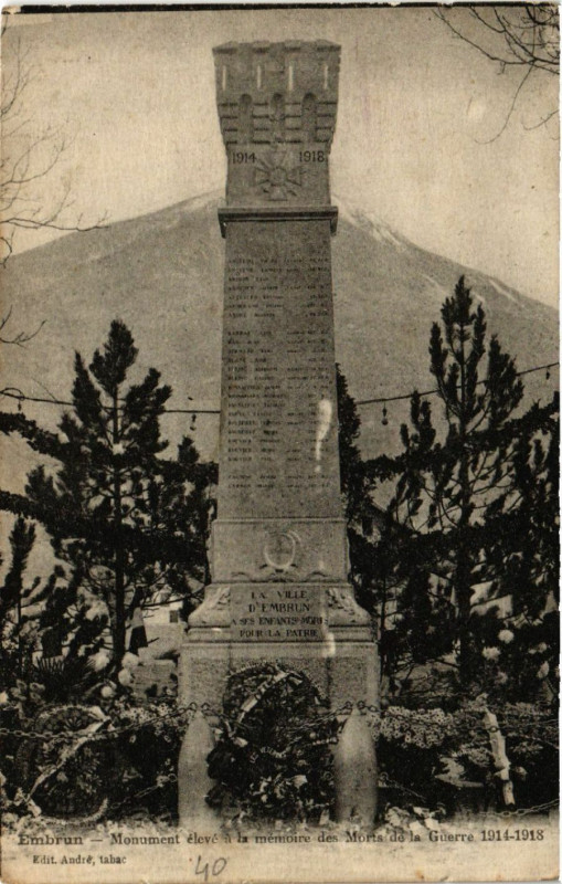 Carte postale ancienne Embrun - Monument eleve a la memoire à Embrun