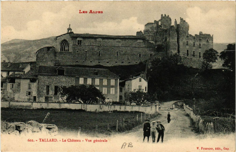 Carte postale ancienne Tallard - Le Chateau - Vue générale à Tallard