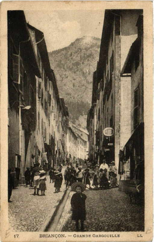 Carte postale ancienne Briancon - Grande Gargouille à Briançon