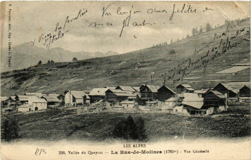 Carte postale ancienne Vallée de Queyras - La Rue de Molnes - Vue générale