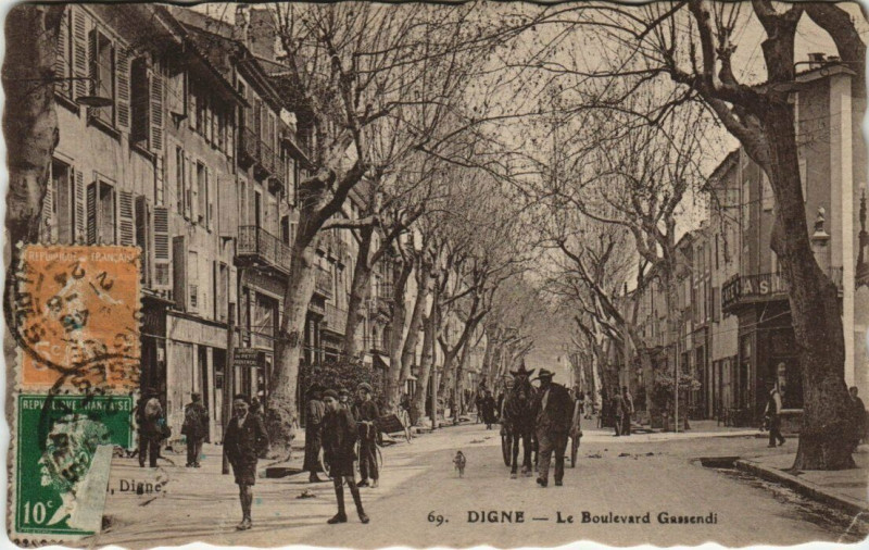 Carte postale ancienne Digne - Le Boulevard Gassendi
