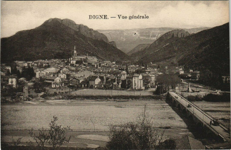 Carte postale ancienne Digne - Vue générale