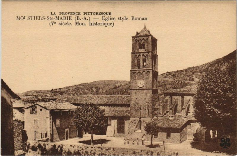 Carte postale ancienne Moustiers-Sainte-Marie - Eglise style Roman à Moustiers-Sainte-Marie