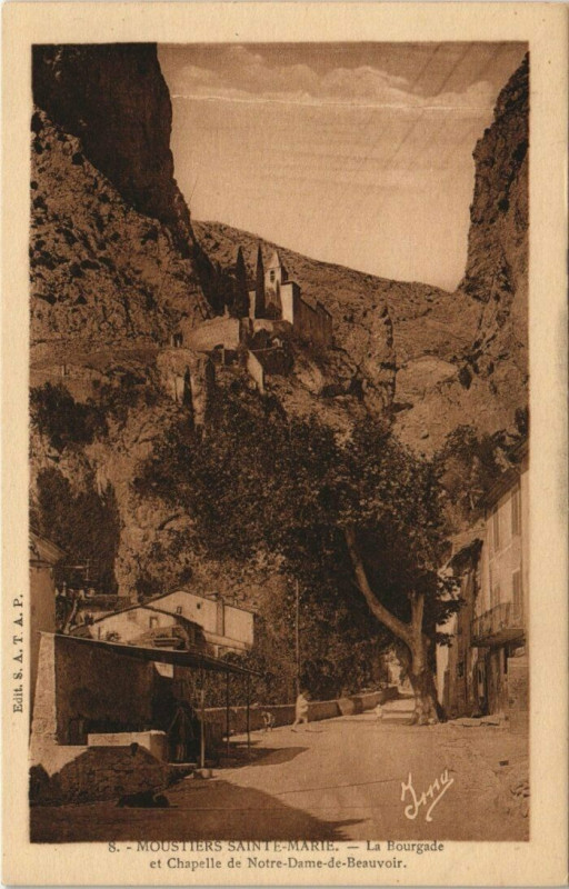 Carte postale ancienne Moustiers Sainte-Marie - La Bourgade à Moustiers-Sainte-Marie