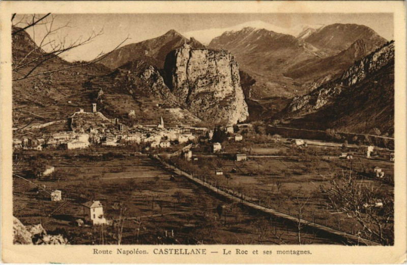Carte postale ancienne Route Napoléon - Castellane à Castellane