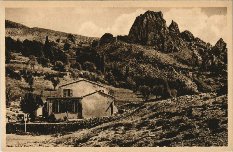 Carte postale ancienne Les Gorges du Verdon Le Restaurant du Point de Vue En haut Rougon à Rougon