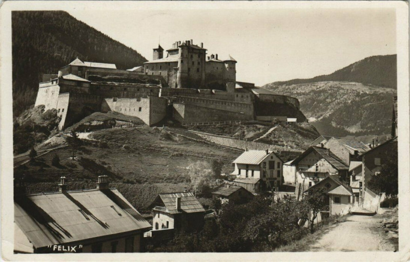 Carte postale ancienne Environs de Guillestre