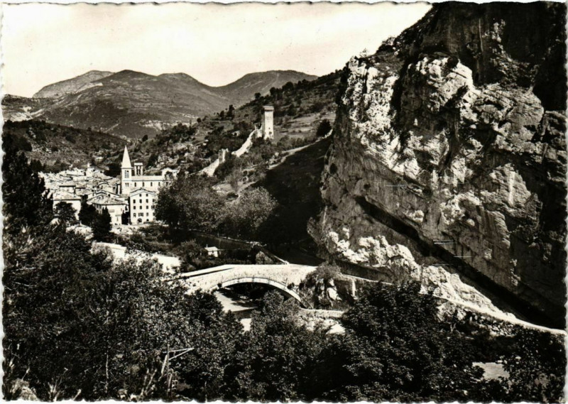 Carte postale ancienne Castellane Le Pont Napoleon à Castellane