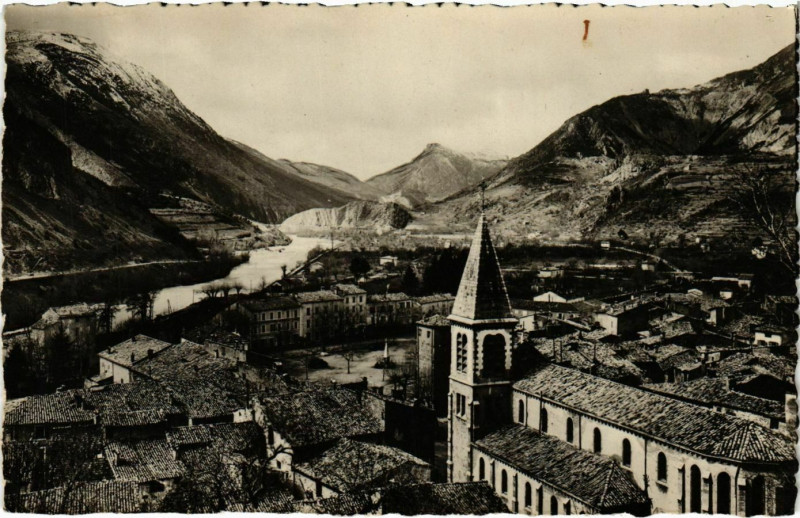 Carte postale ancienne Castellane-sur la Route Napoléon à Castellane