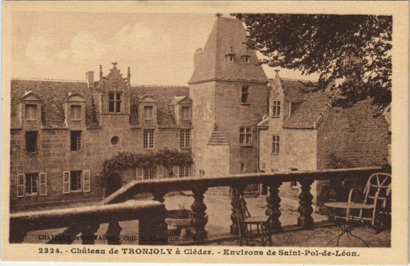 Carte postale ancienne Chateau de Tronjoly a Cléder à Cléder
