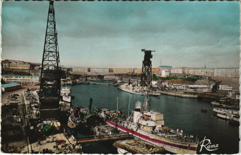 Carte postale ancienne Brest - L'Arsenal à Brest