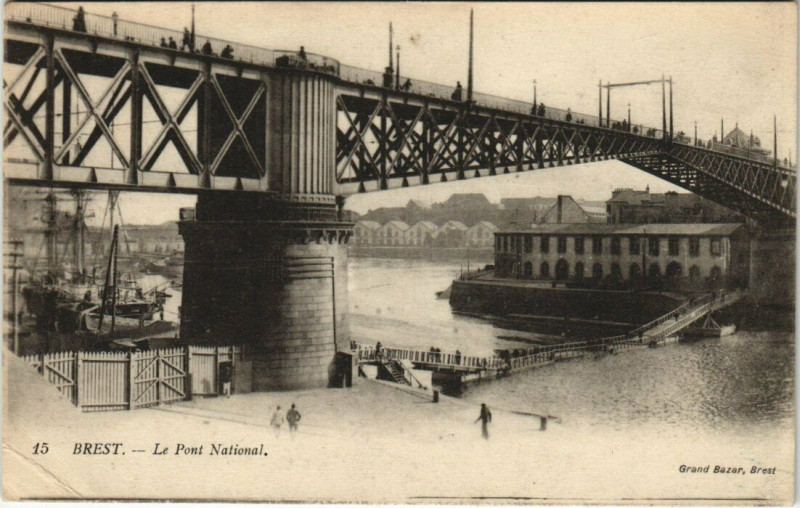 Carte postale ancienne Brest - Le Pont National à Brest