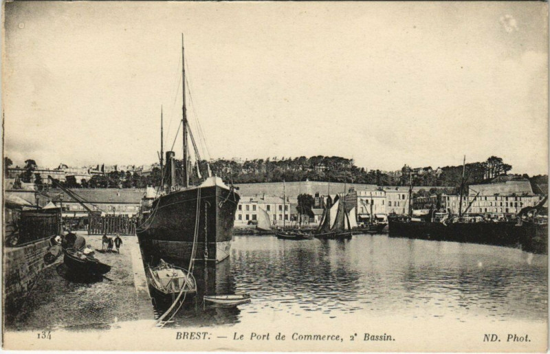 Carte postale ancienne Brest - Le Port de COmmerce à Brest