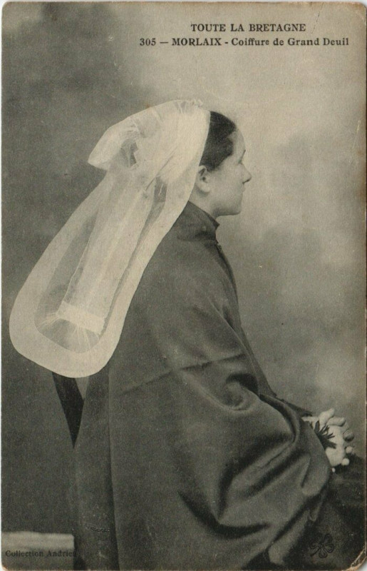 Carte postale ancienne Morlaix - Coiffure de Grand Deuil à Morlaix