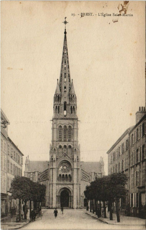 Carte postale ancienne Brest - L'Eglise Saint-Martin à Brest