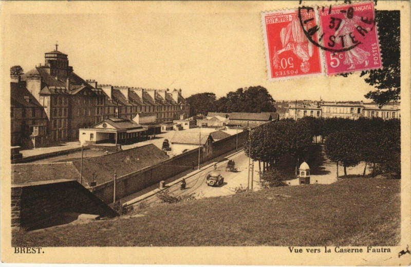 Carte postale ancienne Brest - Vue vers la Caserne Fautra à Brest
