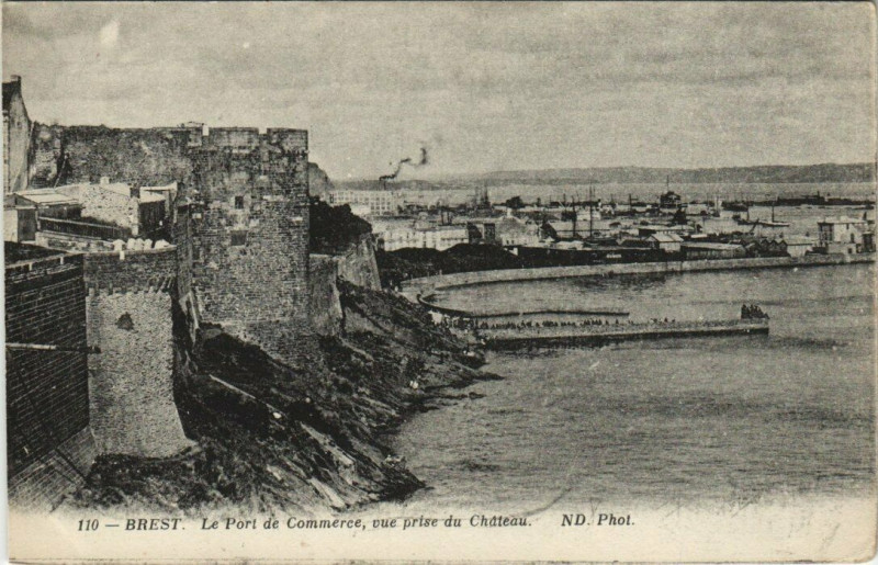 Carte postale ancienne Brest - Le Port de Commerce à Brest