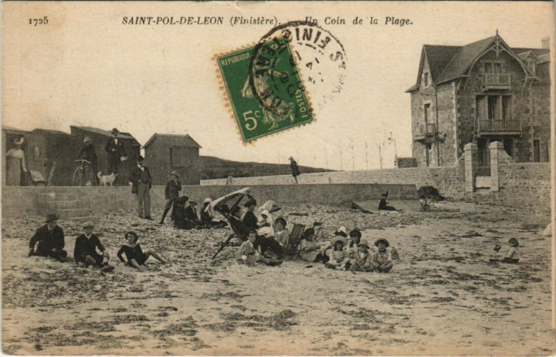 Carte postale ancienne Saint-Pol-de-Leon Un Coin de la Plage