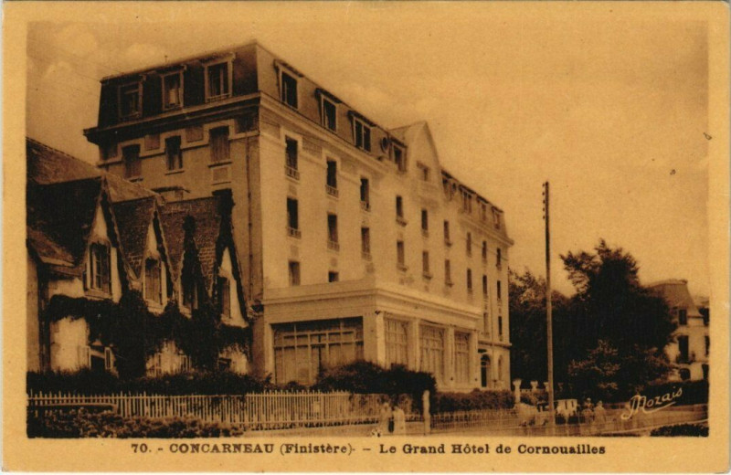 Carte postale ancienne Concarneau - Le Grand Hotel de Cornouailles à Concarneau