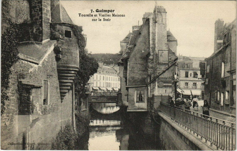 Carte postale ancienne Quimper Tourelle et Vieilles Maisons sur le Steir à Quimper