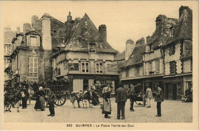 Carte postale ancienne Quimper Place Terre-au-Duc à Quimper
