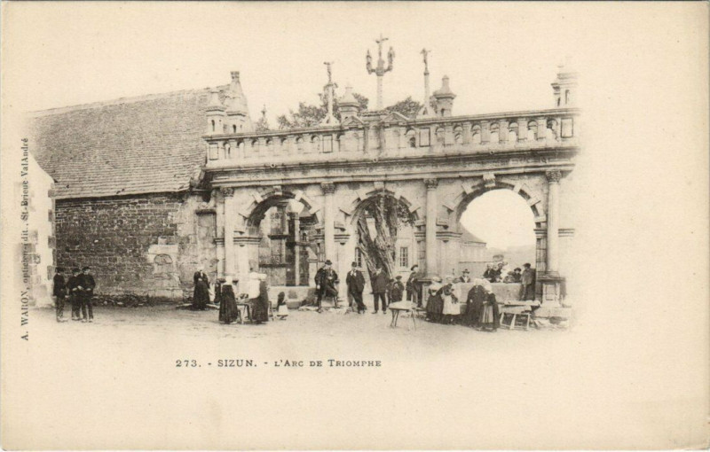 Carte postale ancienne Sizun - L'Arc de Triomphe à Sizun