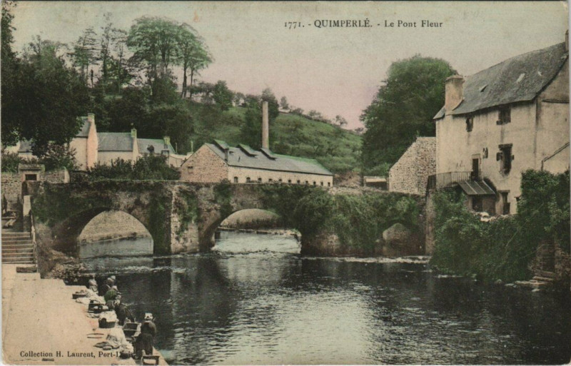 Carte postale ancienne Quimperle Le Pont Fleur à Quimperlé