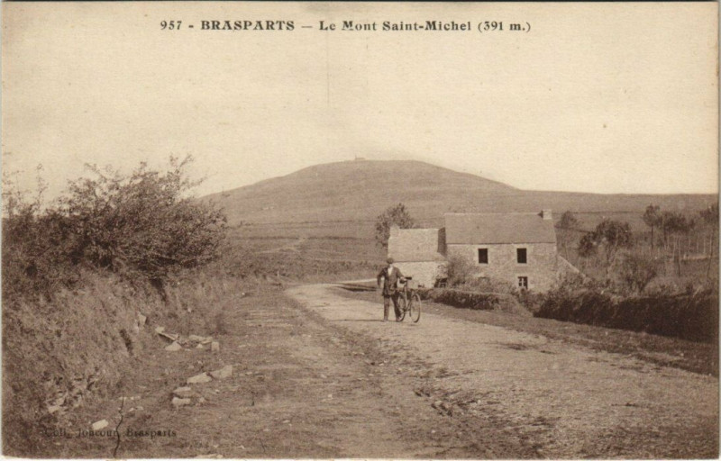 Carte postale ancienne Brasparts Le Mont Saint-Michel à Brasparts