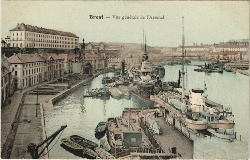 Carte postale ancienne Brest - Vue générale de l'Arsenal à Brest
