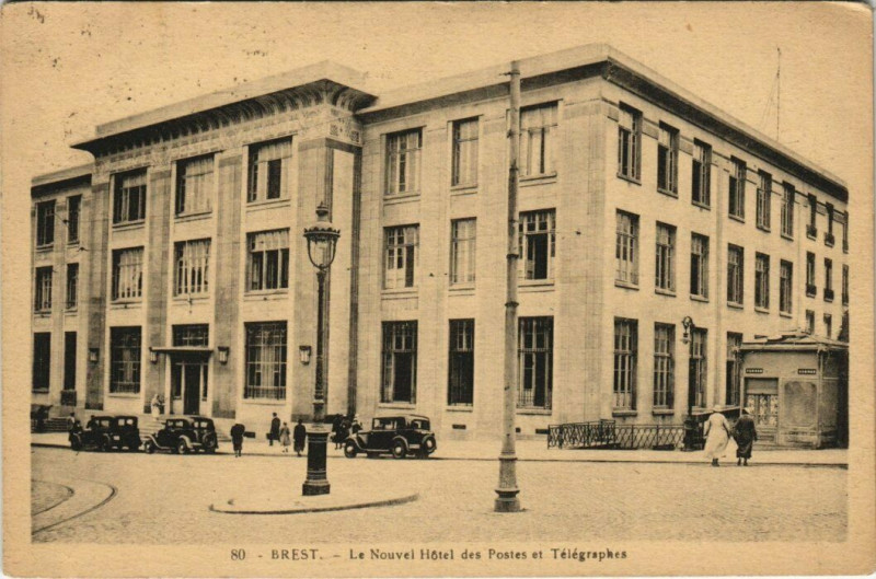 Carte postale ancienne Brest - Le Nouvel Hotel des Postes et Télégraphes à Brest