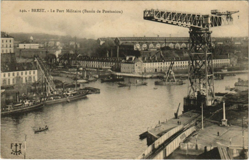 Carte postale ancienne Brest - Le Port Militaire à Brest