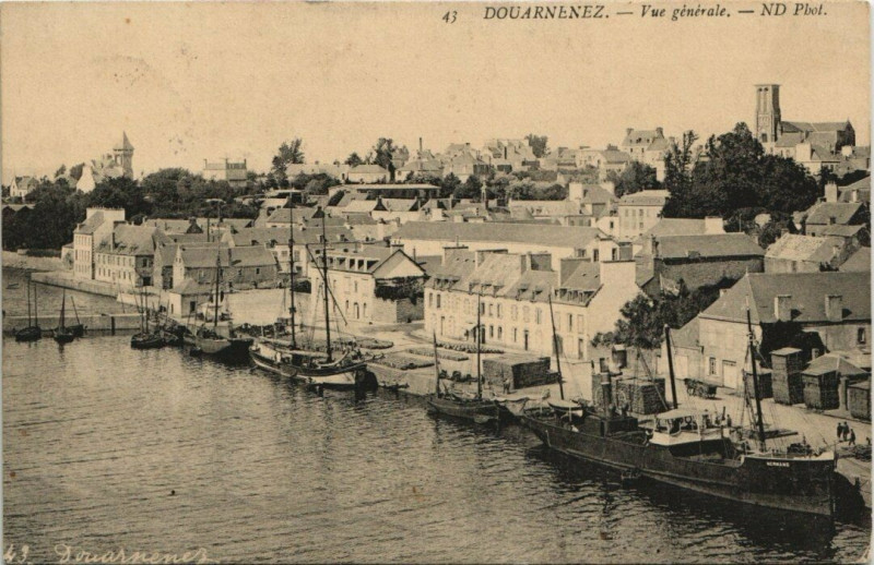 Carte postale ancienne Douarnenez - Vue générale à Douarnenez
