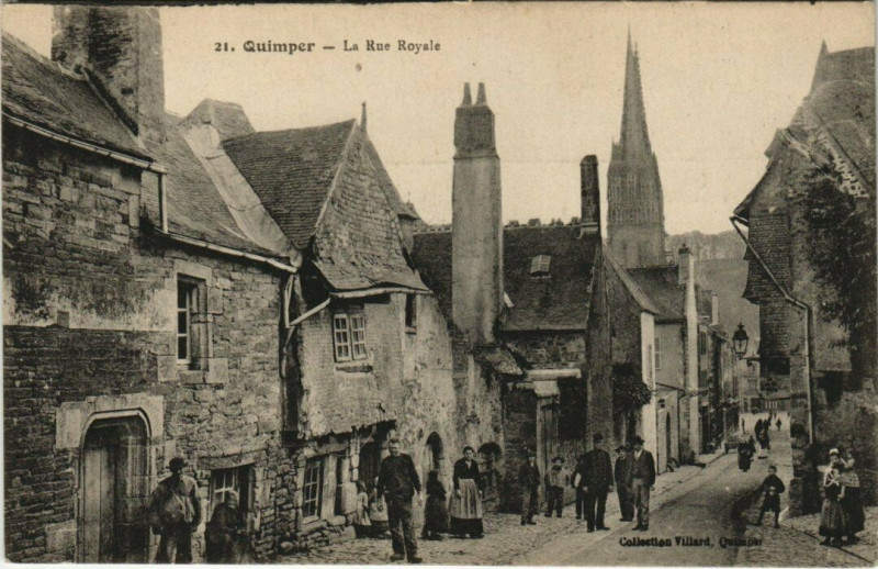 Carte postale ancienne Quimper - La Rue Royale à Quimper